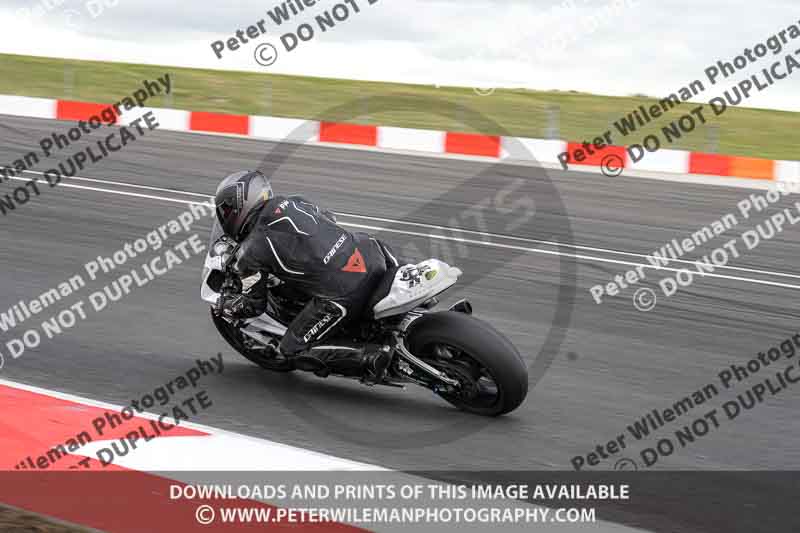 cadwell no limits trackday;cadwell park;cadwell park photographs;cadwell trackday photographs;enduro digital images;event digital images;eventdigitalimages;navarra;no limits trackdays;peter wileman photography;racing digital images;trackday digital images;trackday photos